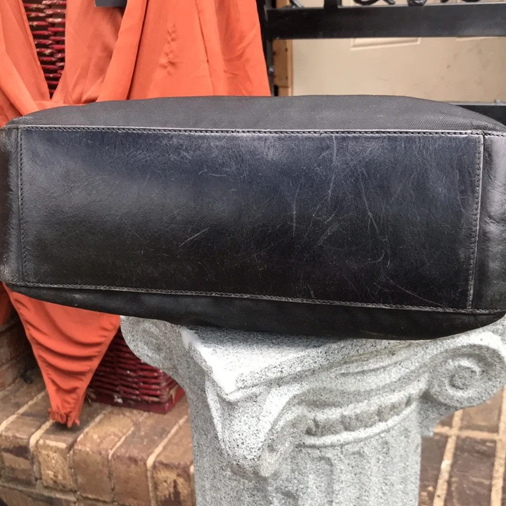 GUCCI Black Pewter Leather Hobo Arm Purse - Picture 6 of 6